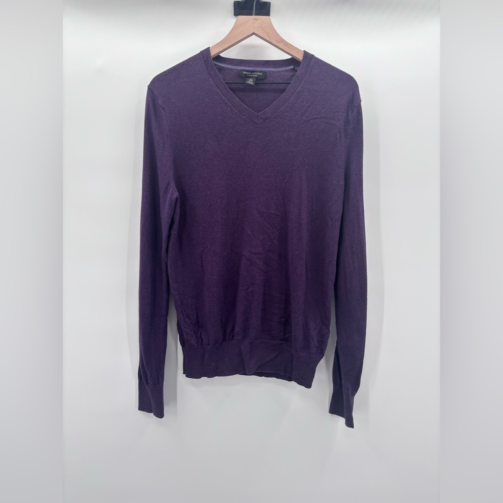Banana Republic Luxury Blend Fine Knit V-Neck Sweater Medium in Plum Purple